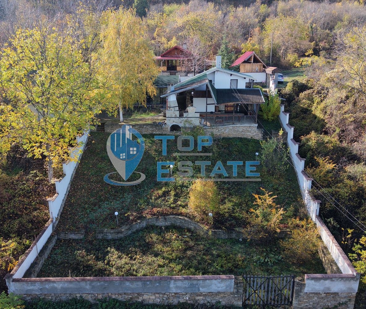 Къща с панорамна гледка във вилната зона на между град Бяла Черква и село Вишовград, област Велико Търново - 0