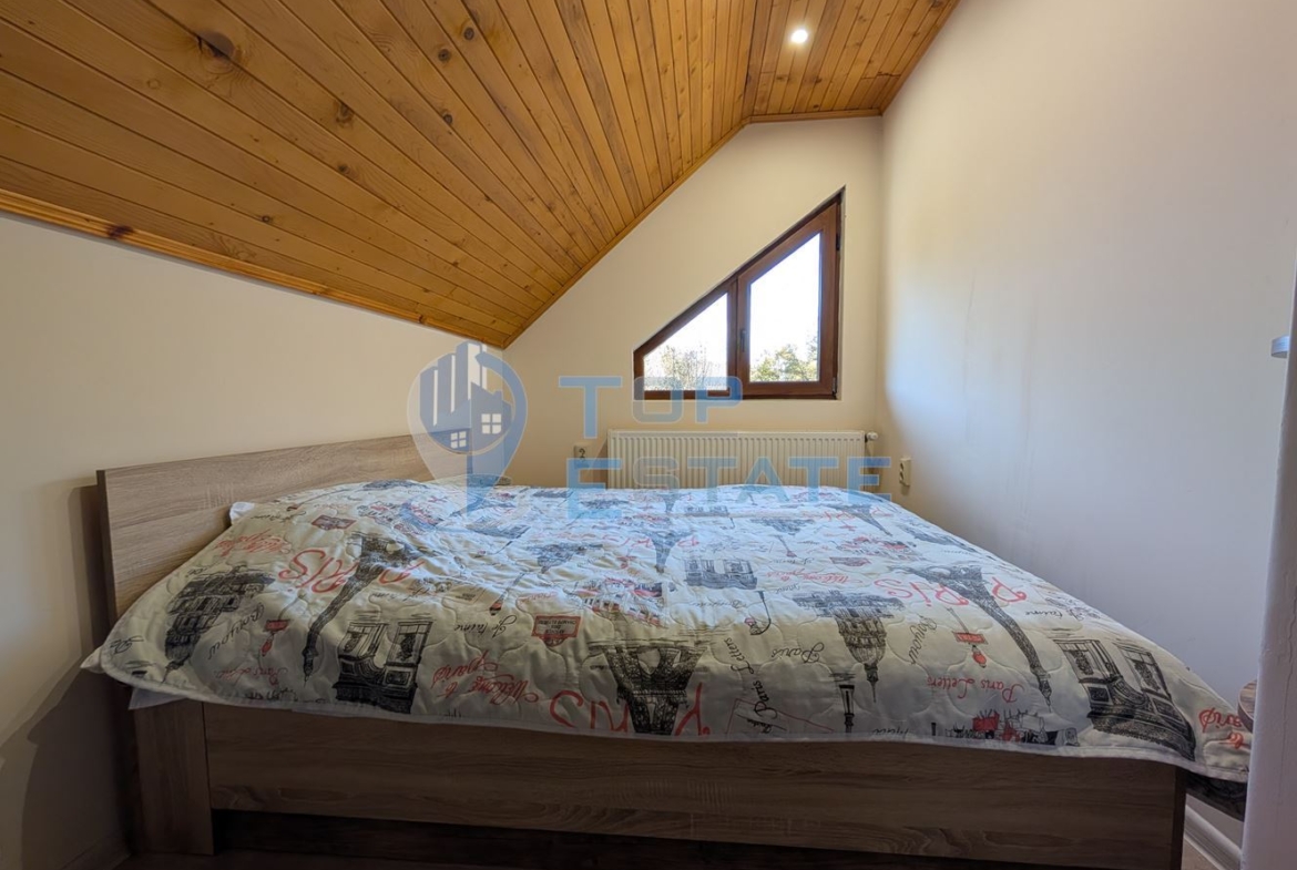 Двуетажна масивна вила в близост до град Плачковци - 0