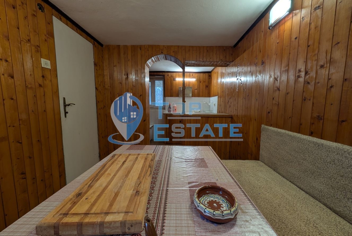 Двуетажна масивна вила до река в Еленския балкан - 0