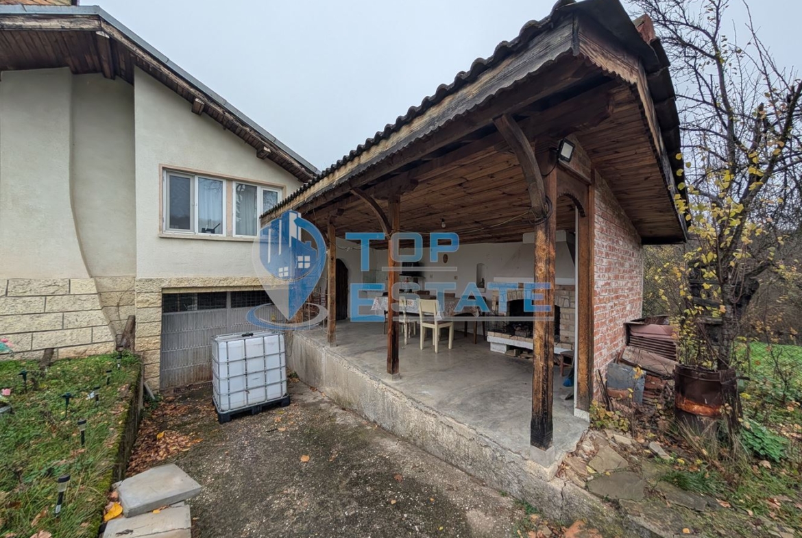 Двуетажна масивна вила до река в Еленския балкан - 0