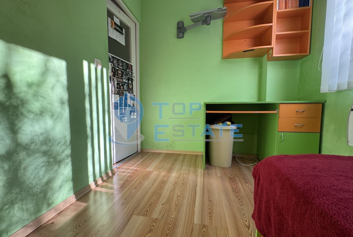 Тристаен обзаведен южен апартамент в кв. Бузлуджа гр. Велико Търново - 0