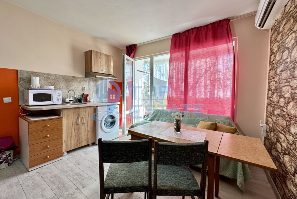 Тристаен панелен апартамент в кв. Зона Б, град Велико Търново. - 0