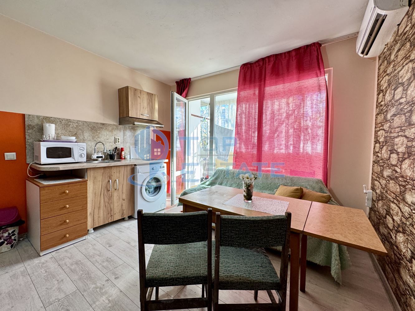 Тристаен панелен апартамент в кв. Зона Б, град Велико Търново. - 0