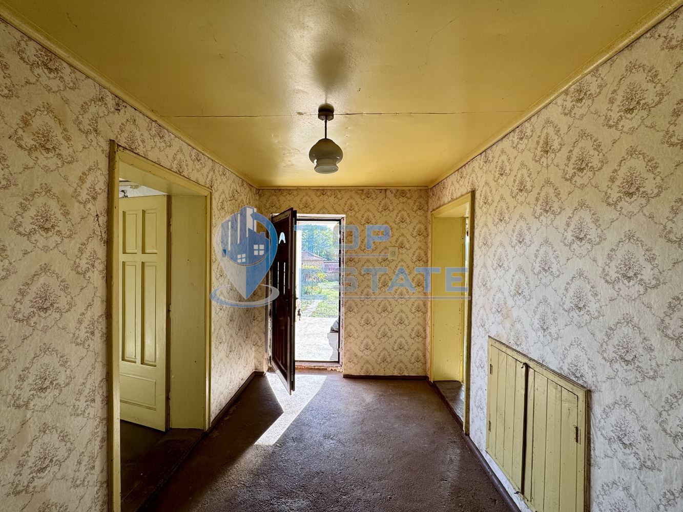 Тухлена къща с кладенец и допълнителна постройка в село Долна Липница, област Велико Търново - 0