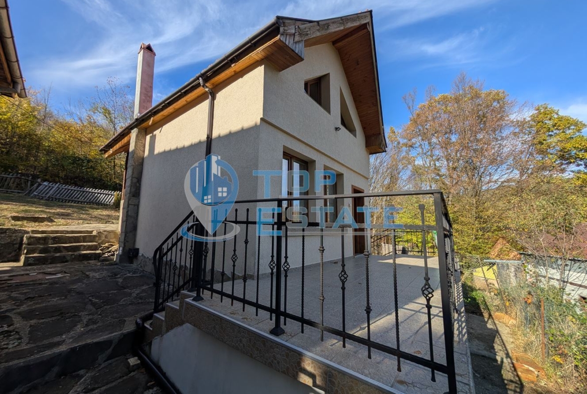 Двуетажна масивна вила в близост до град Плачковци - 0