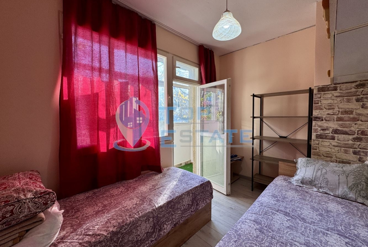 Тристаен панелен апартамент в кв. Зона Б, град Велико Търново. - 0