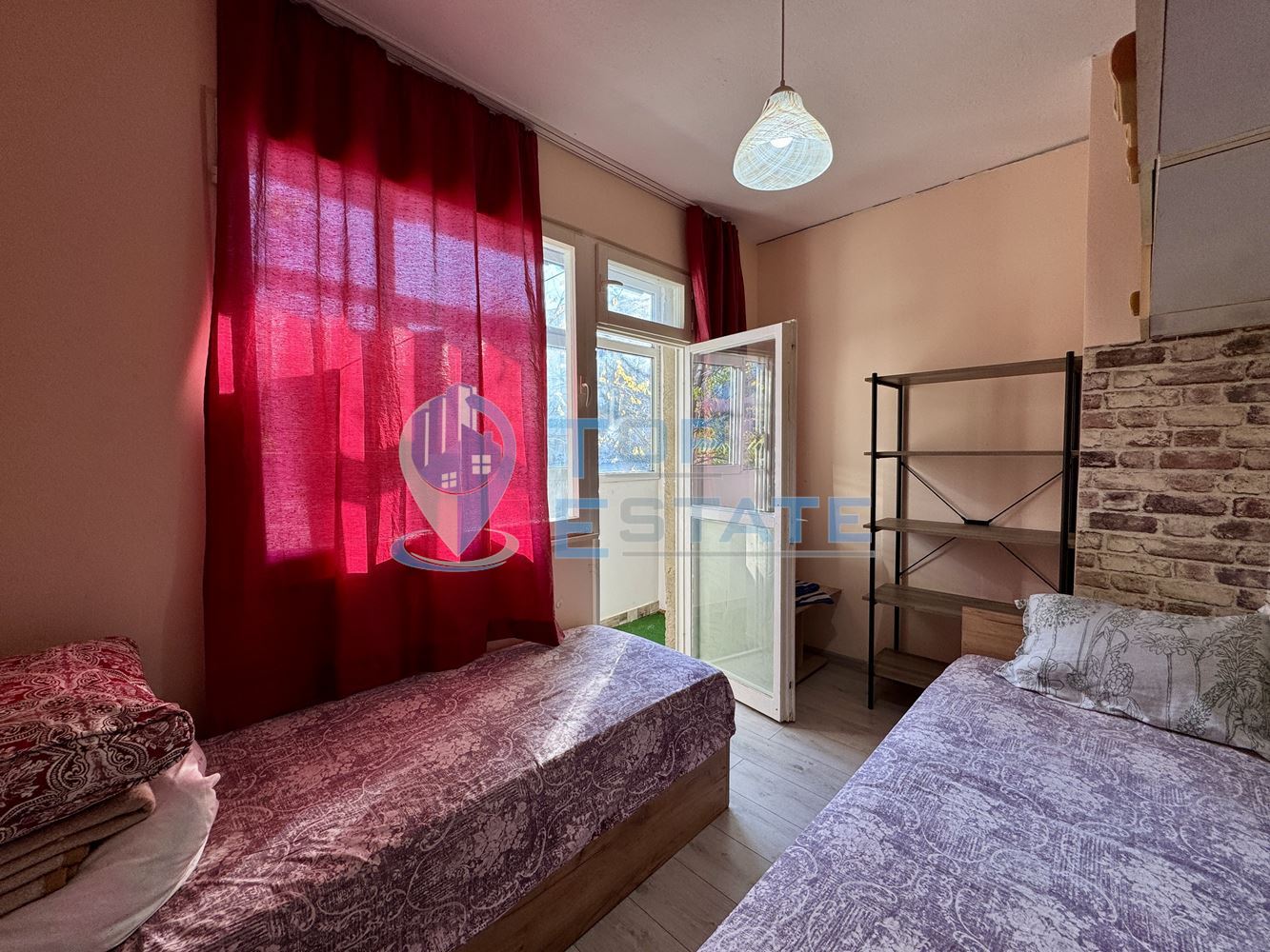 Тристаен панелен апартамент в кв. Зона Б, град Велико Търново. - 0