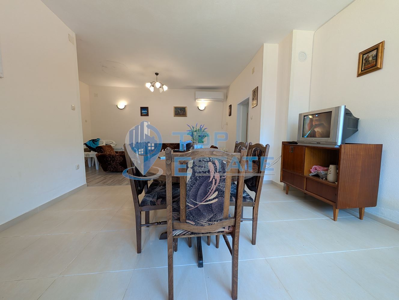 Масивна двуетажна къща в село Караисен - 0