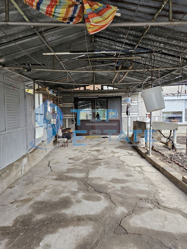 Двуетажна тухлена и обзаведена къща в село Хаджидимитрово-0 Двуетажна тухлена и обзаведена къща в село Хаджидимитрово - 0