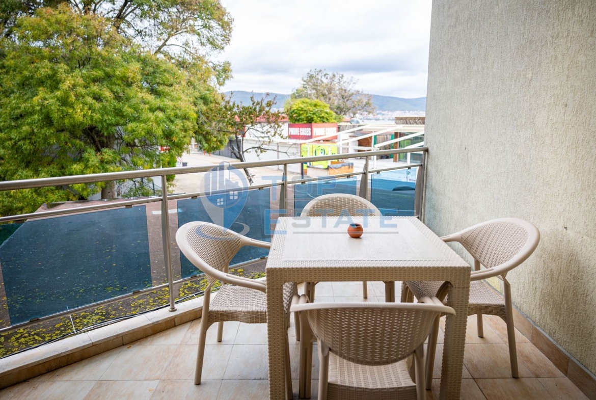 Тристаен обзаведен апартамент на първа линия в хотелски комплекс в к. к Слънчев бряг - 0