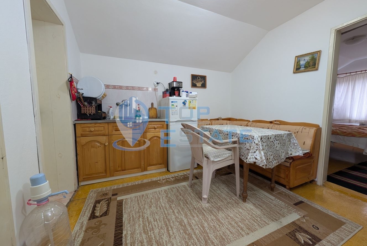 Двуетажна масивна вила до река в Еленския балкан - 0