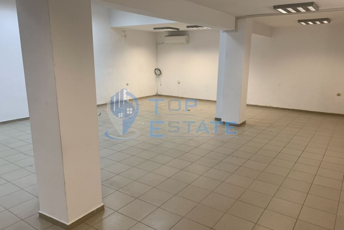 Търговско помещение в централната част на град Велико Търново. - 0