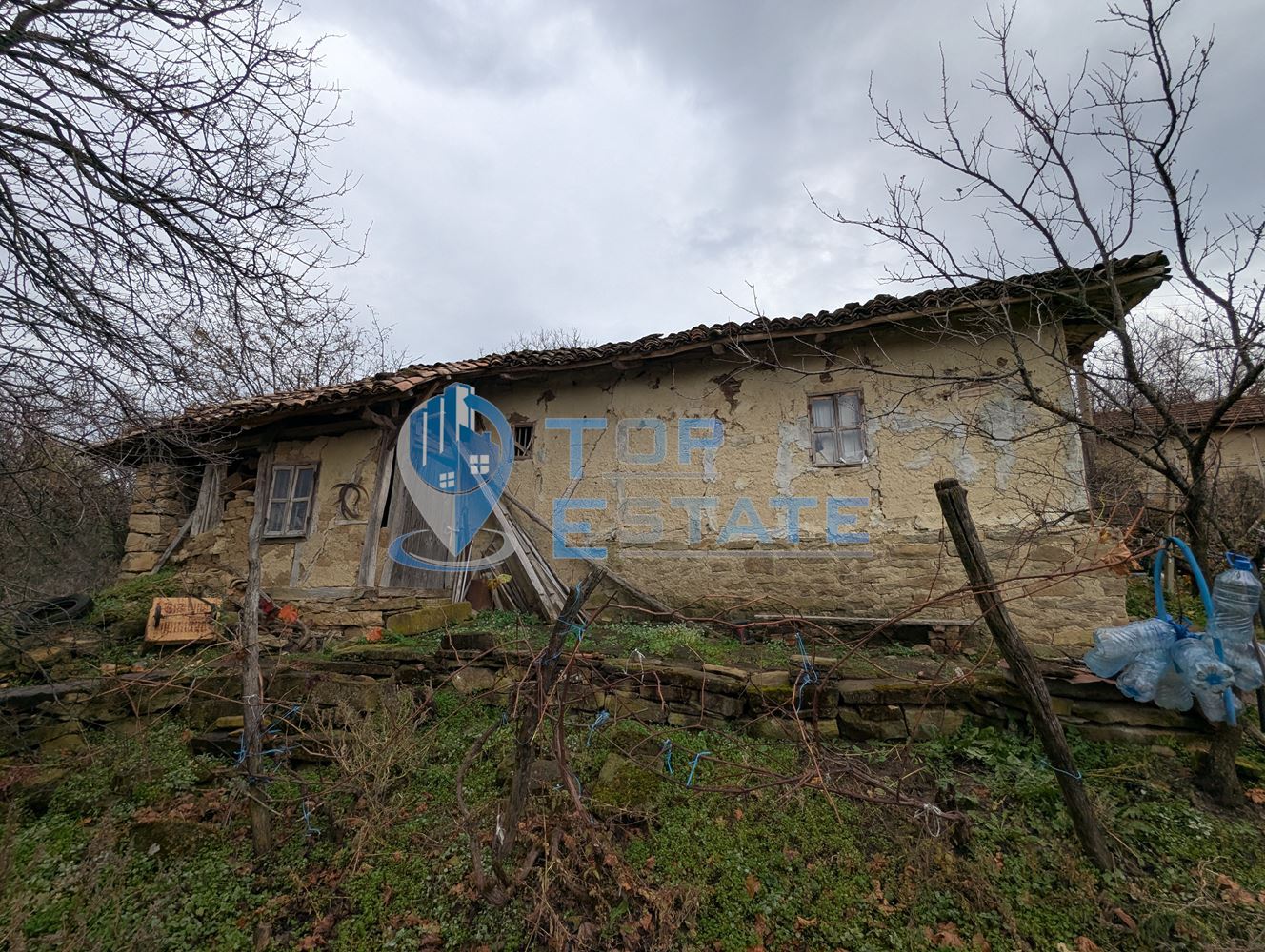 Голям парцел със стара къща в с. Балканци, общ. Стражица, обл. В.Търново-0 Голям парцел със стара къща в с. Балканци, общ. Стражица, обл. В.Търново - 0
