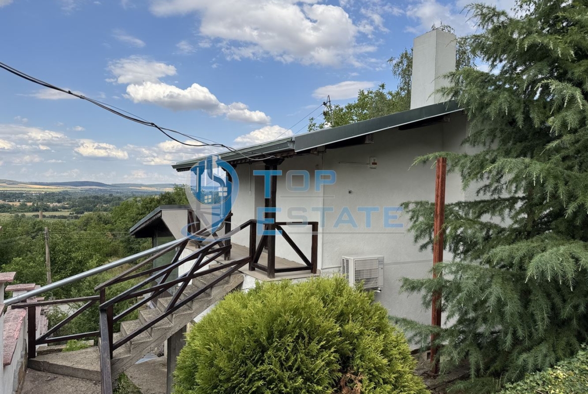 Къща с панорамна гледка във вилната зона на между град Бяла Черква и село Вишовград, област Велико Търново - 0