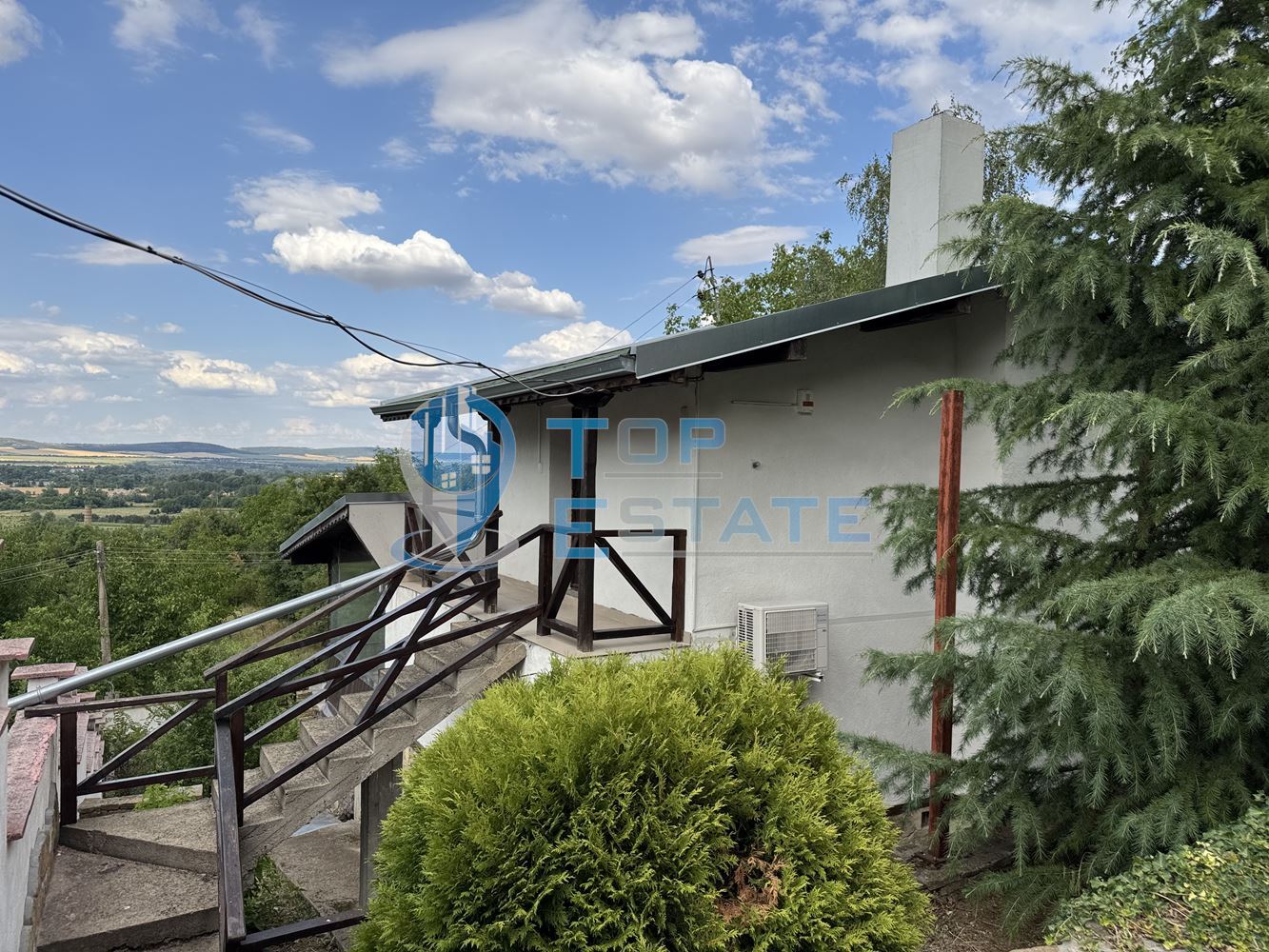 Къща с панорамна гледка във вилната зона на между град Бяла Черква и село Вишовград, област Велико Търново - 0