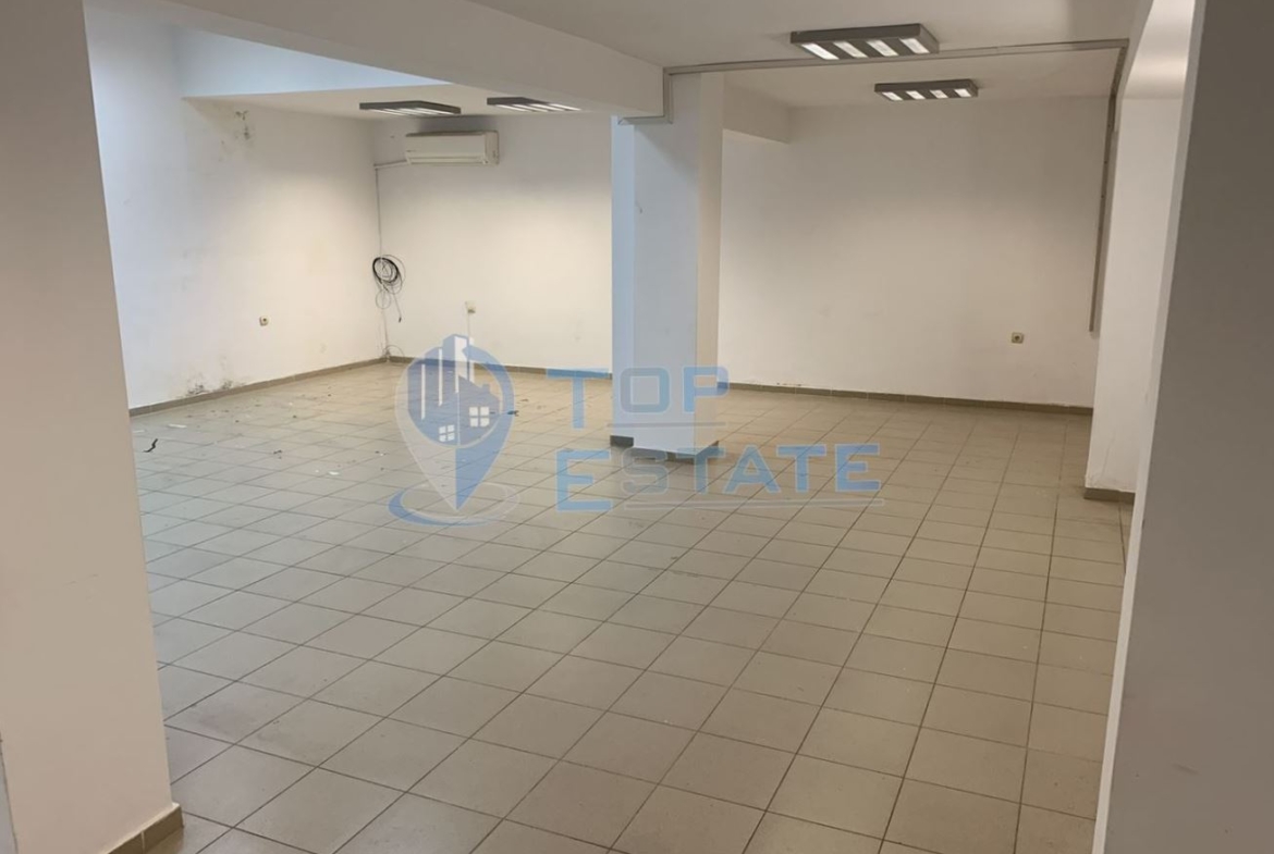 Търговско помещение в централната част на град Велико Търново. - 0