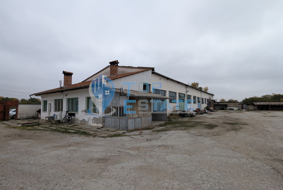 Стопански двор с жилищна част в покрайнините на село Ресен, област Велико Търново - 0