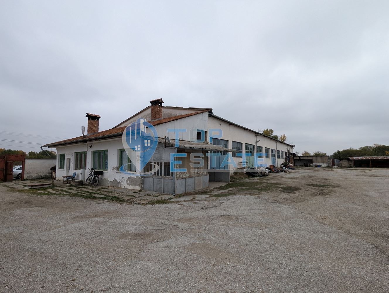 Стопански двор с жилищна част в покрайнините на село Ресен, област Велико Търново - 0