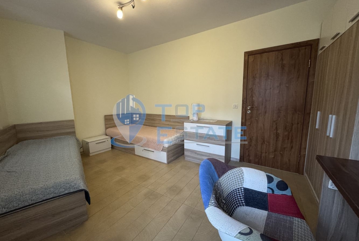 Обзаведен тристаен апартамент под наем с две спални в центъра, град Велико Търново - 0