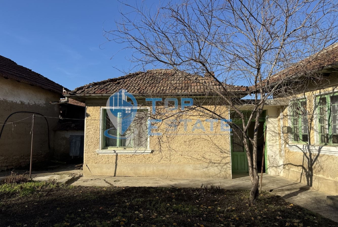 Къща с кладенец и допълнителна постройка в село Ресен, област Велико Търново - 0