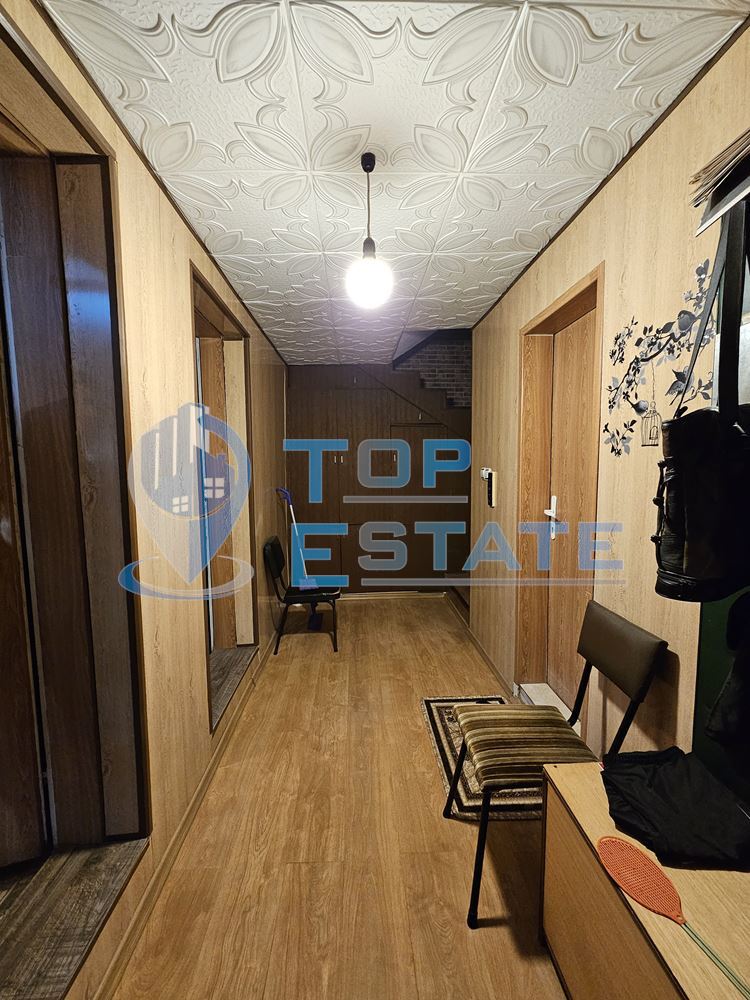 Двуетажна тухлена и обзаведена къща в село Хаджидимитрово-0 Двуетажна тухлена и обзаведена къща в село Хаджидимитрово - 0