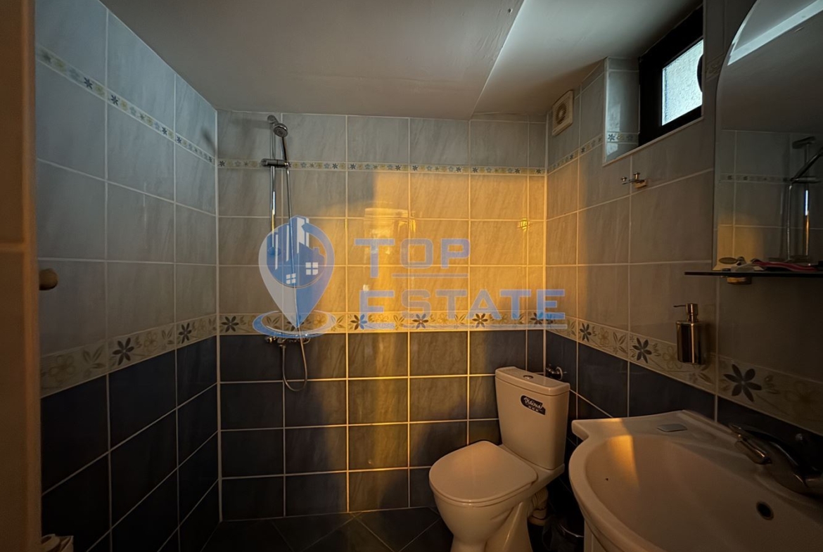 Къща с панорамна гледка във вилната зона на между град Бяла Черква и село Вишовград, област Велико Търново - 0