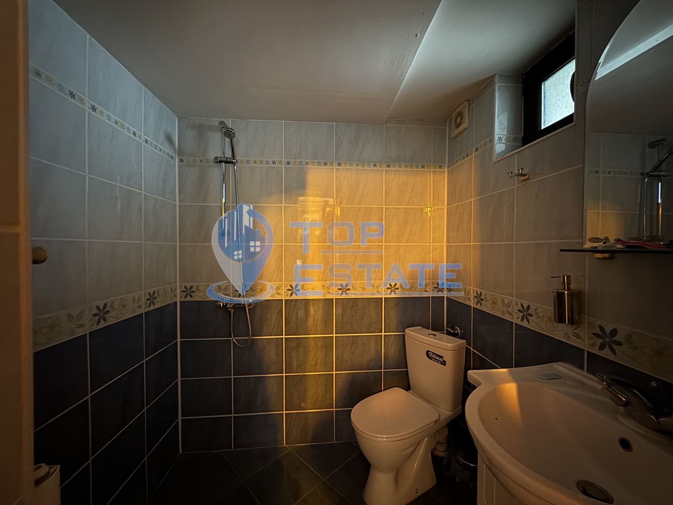 Къща с панорамна гледка във вилната зона на между град Бяла Черква и село Вишовград, област Велико Търново - 0