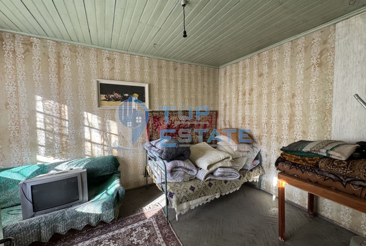 Къща с кладенец и допълнителна постройка в село Ресен, област Велико Търново - 0