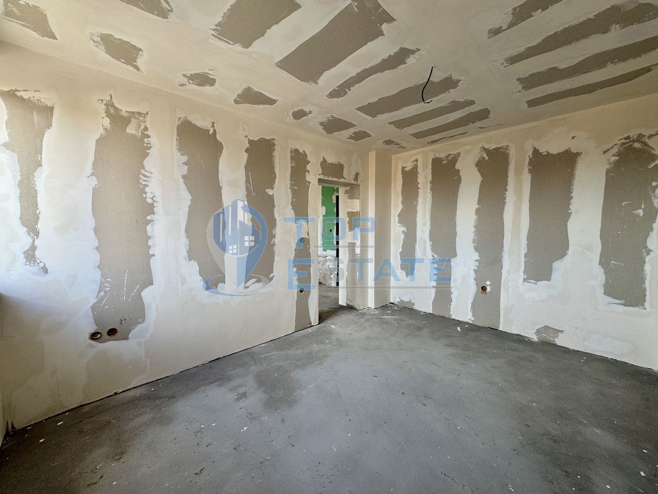 Тристаен тухлен апартамент в град Павликени, област Велико Търново - 0