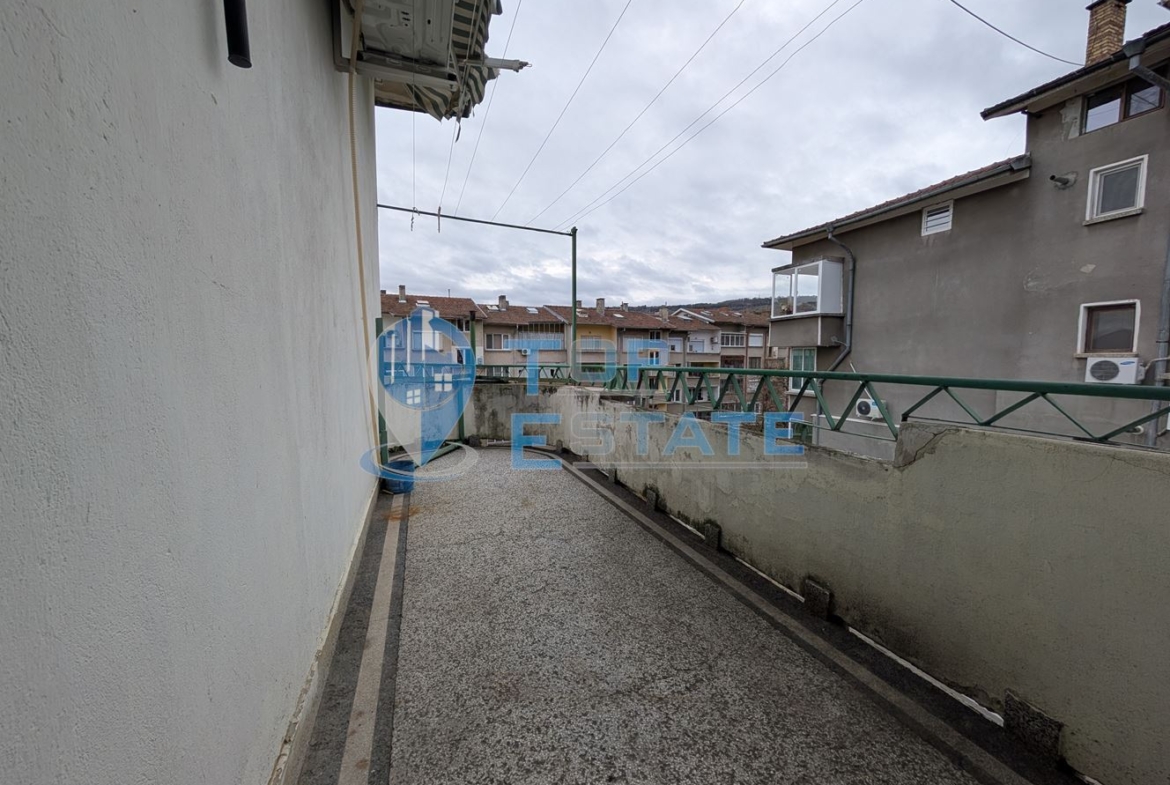 Многостаен тухлен апартамент в центъра на град Горна Оряховица - 0