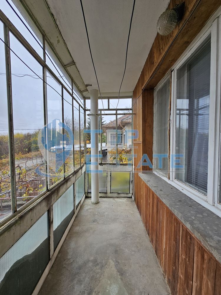 Двуетажна тухлена и обзаведена къща в село Хаджидимитрово-0 Двуетажна тухлена и обзаведена къща в село Хаджидимитрово - 0