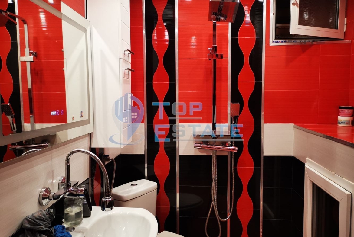 Тристаен тухлен апартамент в квартал Зона Б, Велико Търново - 0