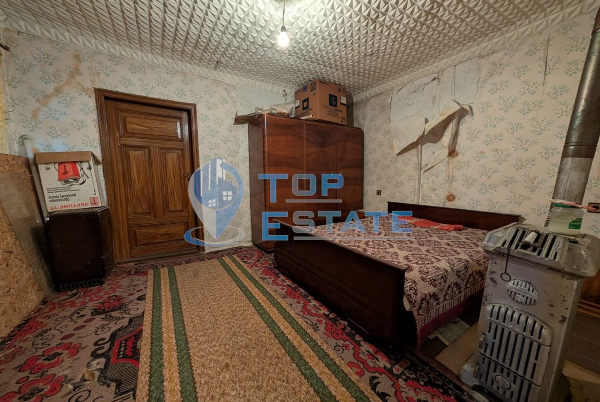 Едноетажна къща с лятна кухня и гараж в село Мерданя, област Велико Търново - 0