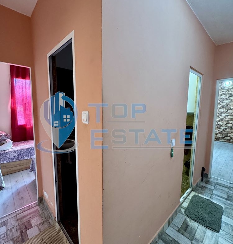 Тристаен панелен апартамент в кв. Зона Б, град Велико Търново. - 0