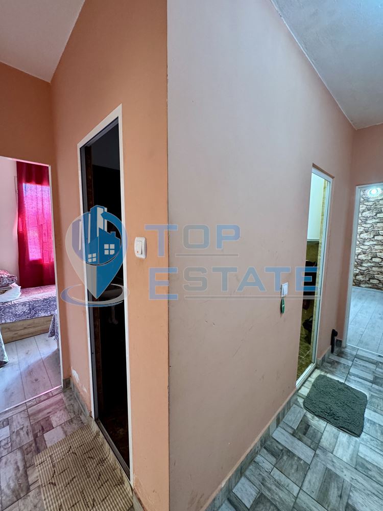 Тристаен панелен апартамент в кв. Зона Б, град Велико Търново. - 0