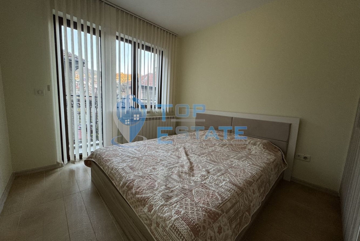 Обзаведен тристаен апартамент под наем с две спални в центъра, град Велико Търново - 0