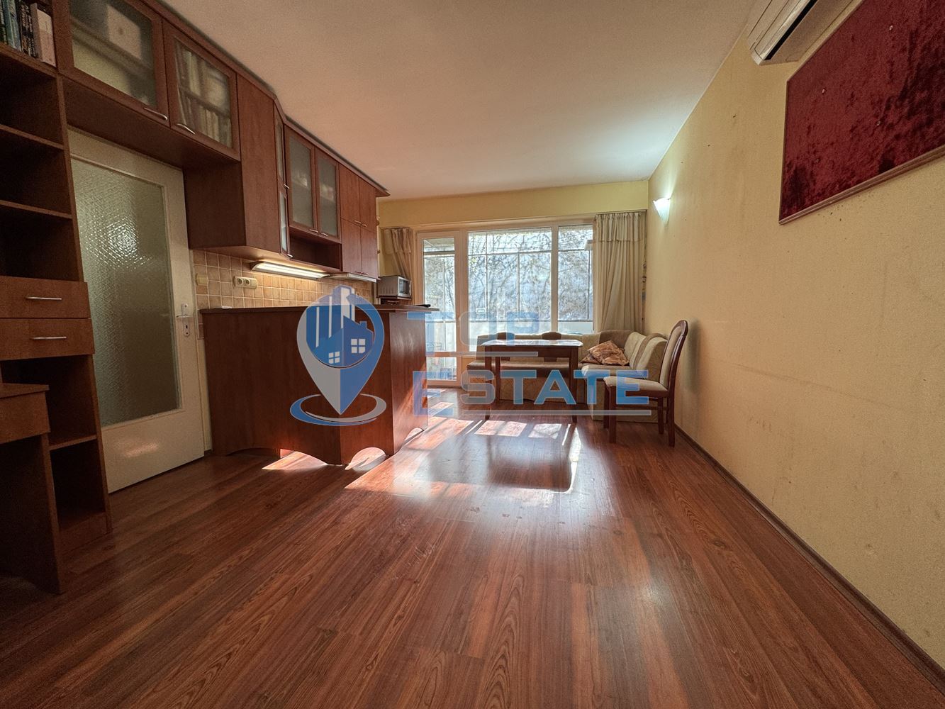 Тристаен обзаведен южен апартамент в кв. Бузлуджа гр. Велико Търново-0 Тристаен обзаведен южен апартамент в кв. Бузлуджа гр. Велико Търново - 0