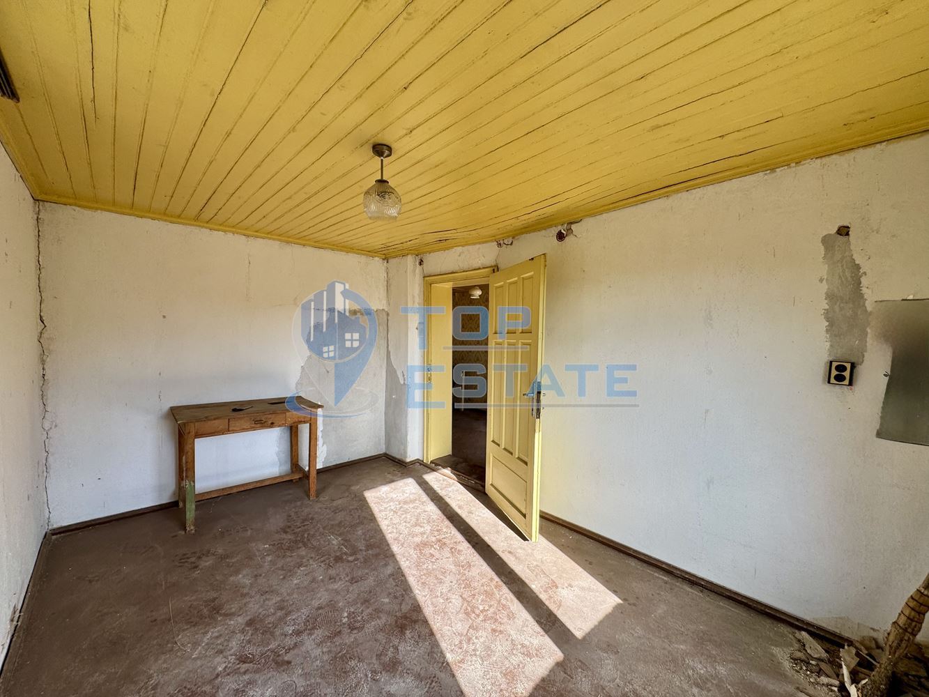 Тухлена къща с кладенец и допълнителна постройка в село Долна Липница, област Велико Търново - 0