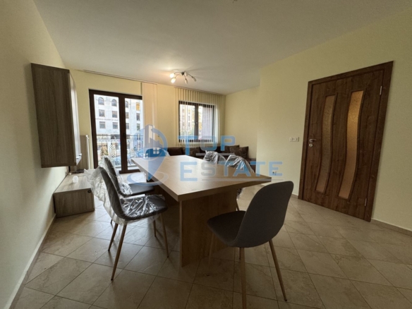 Обзаведен тристаен апартамент под наем с две спални в центъра, град Велико Търново - 0