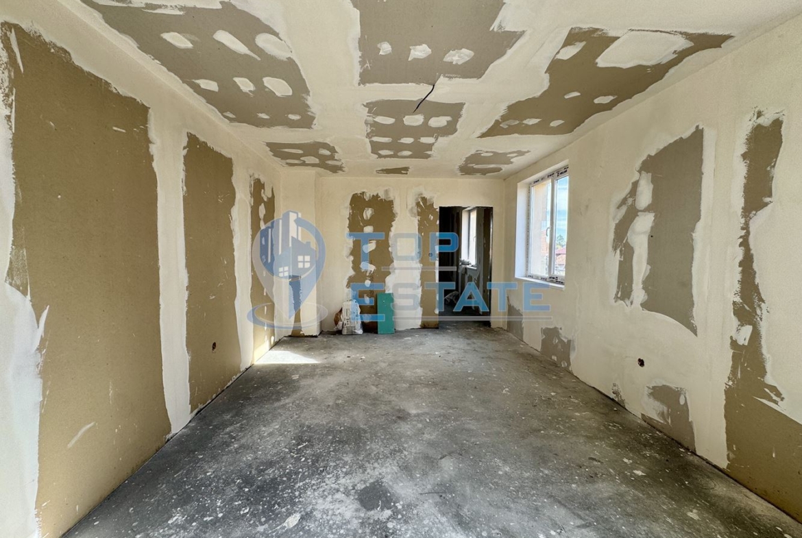 Тристаен тухлен апартамент в град Павликени, област Велико Търново - 0