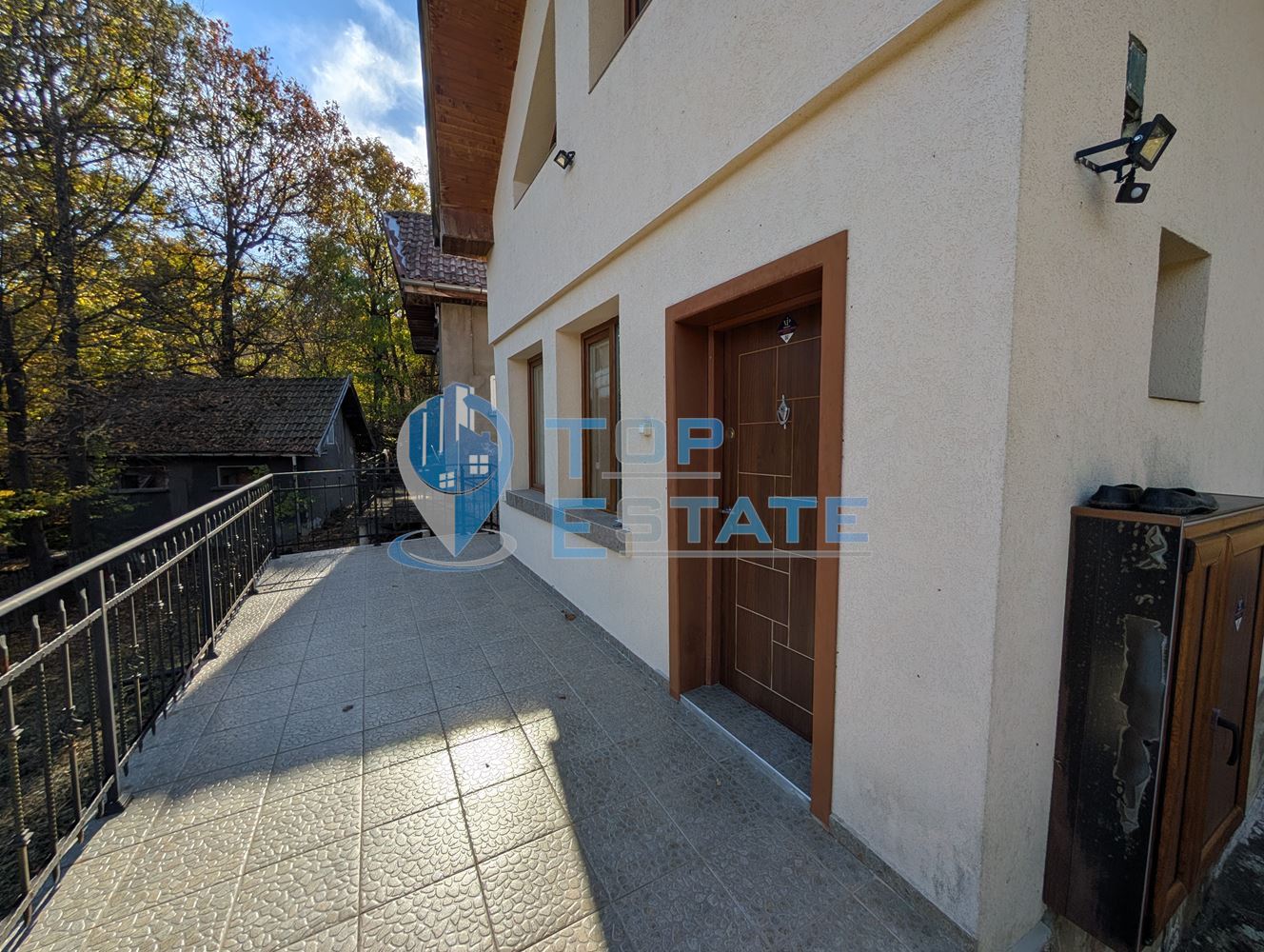 Двуетажна масивна вила в близост до град Плачковци - 0