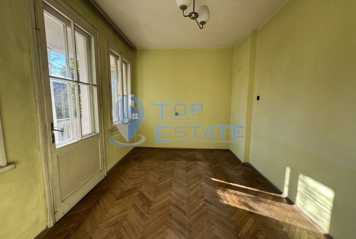 Тристаен тухлен апартамент с гараж кв. Акация, град Велико Търново - 0