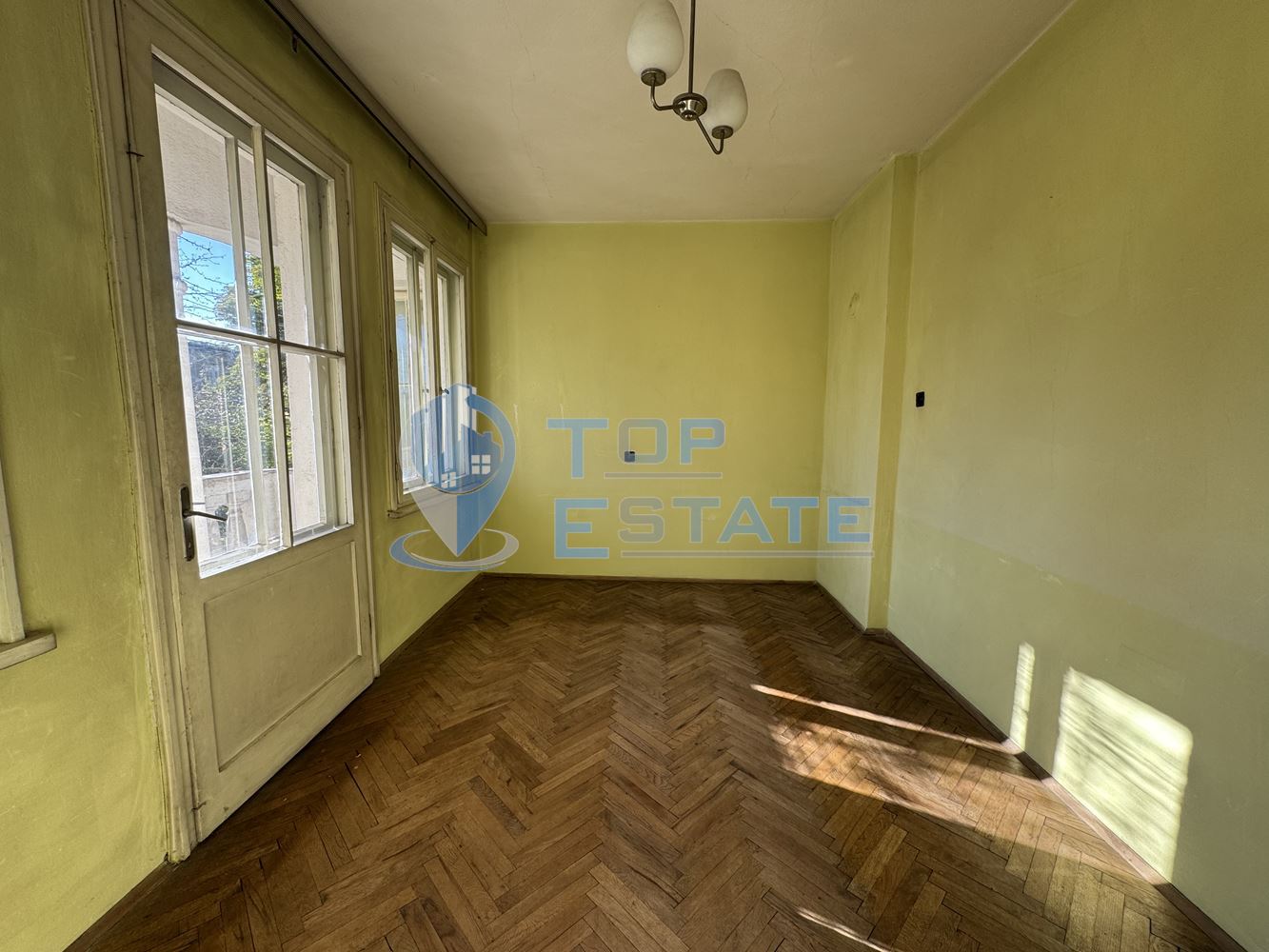 Тристаен тухлен апартамент с гараж кв. Акация, град Велико Търново-0 Тристаен тухлен апартамент с гараж кв. Акация, град Велико Търново - 0