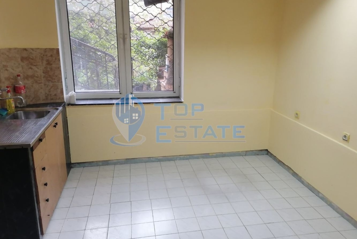 Двустаен апартамент със статут на магазин в центъра на Велико Търново - 0