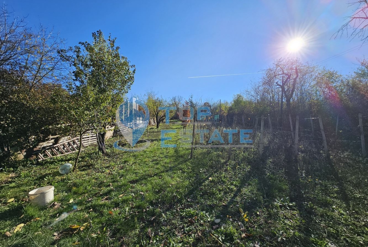 Парцел с променено предназначение за жилищно строителство в кв. Зона Б, град Велико Търново - 0