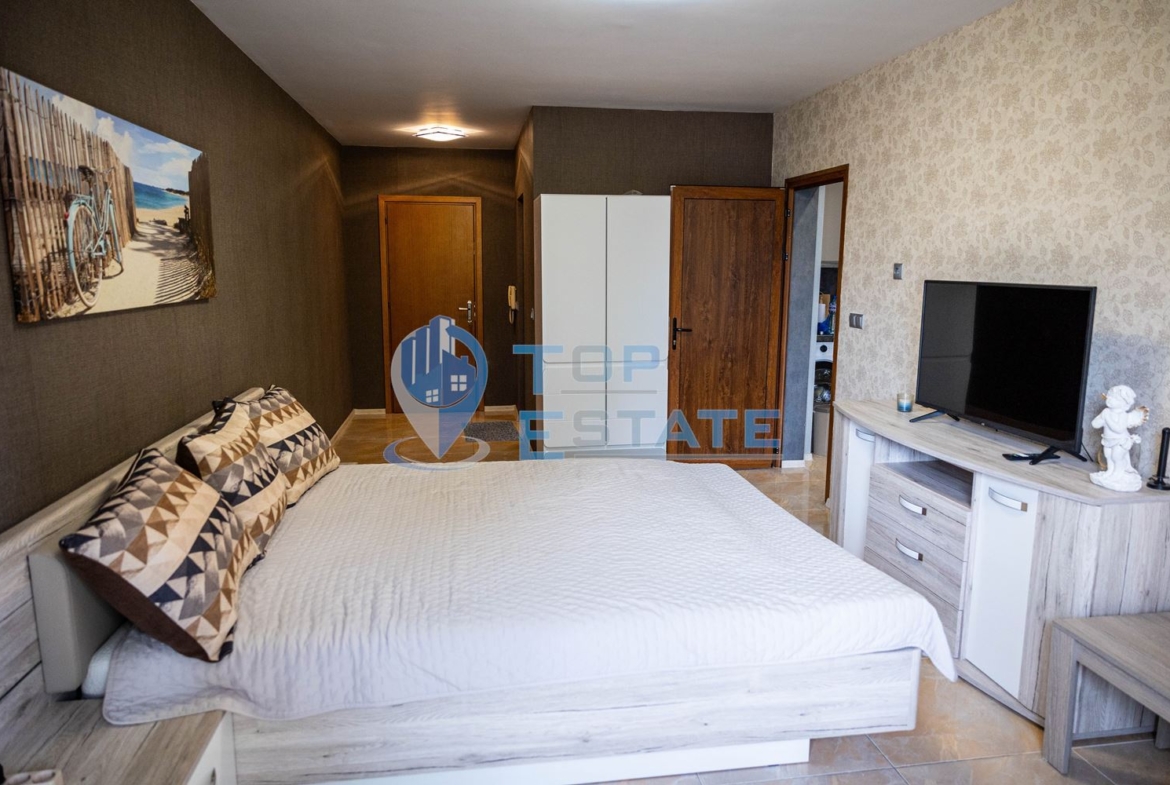 Тристаен обзаведен апартамент на първа линия в хотелски комплекс в к. к Слънчев бряг - 0