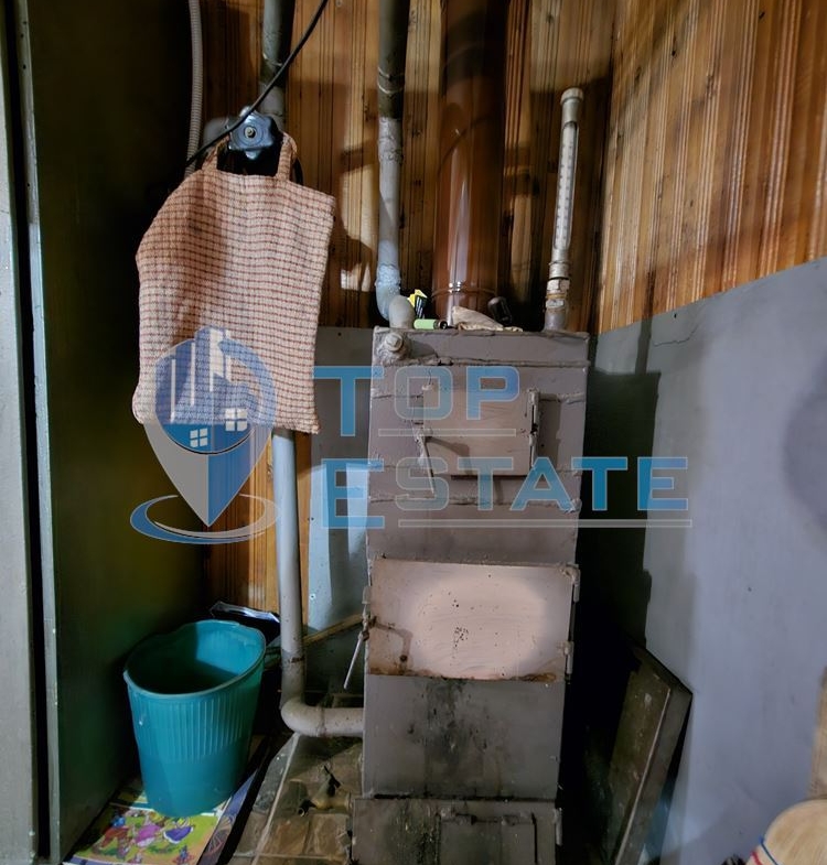 Двуетажна тухлена и обзаведена къща в село Хаджидимитрово - 0