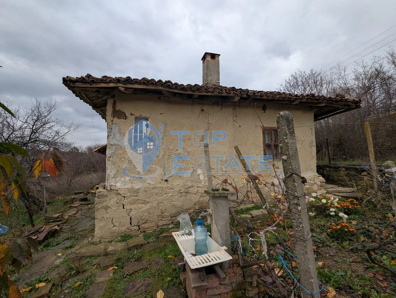 Голям парцел със стара къща в с. Балканци, общ. Стражица, обл. В.Търново - 0