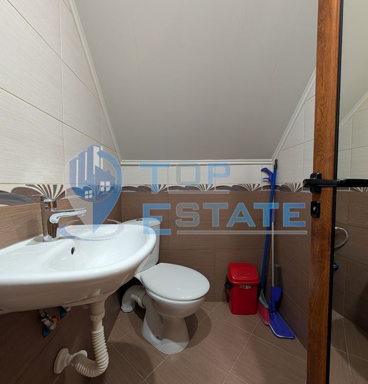 Двуетажна масивна вила в близост до град Плачковци - 0