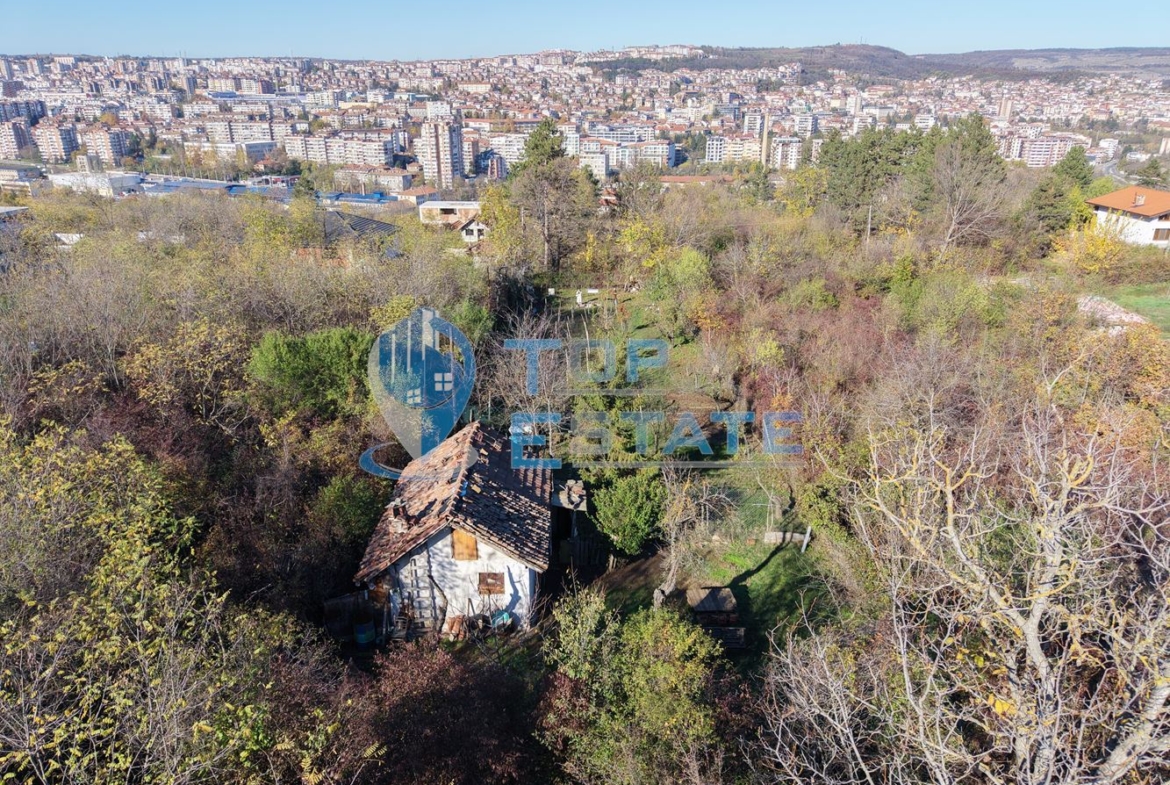 Парцел с променено предназначение за жилищно строителство в кв. Зона Б, град Велико Търново - 0